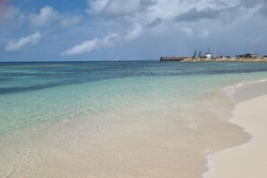 Beach - Comfortable 1-bed Cottage in Codrington Barbuda (Codrington)