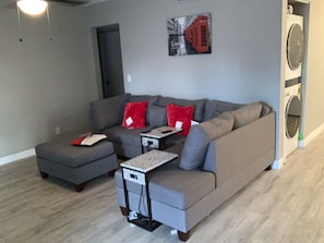 Fernseher, Kamin, Tischfußball