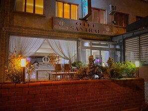 Outdoor dining - Ankara Santral Otel (Ankara)