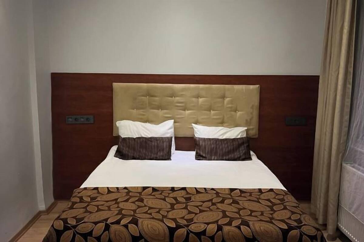 Soundproofing, WiFi (free), bed sheets