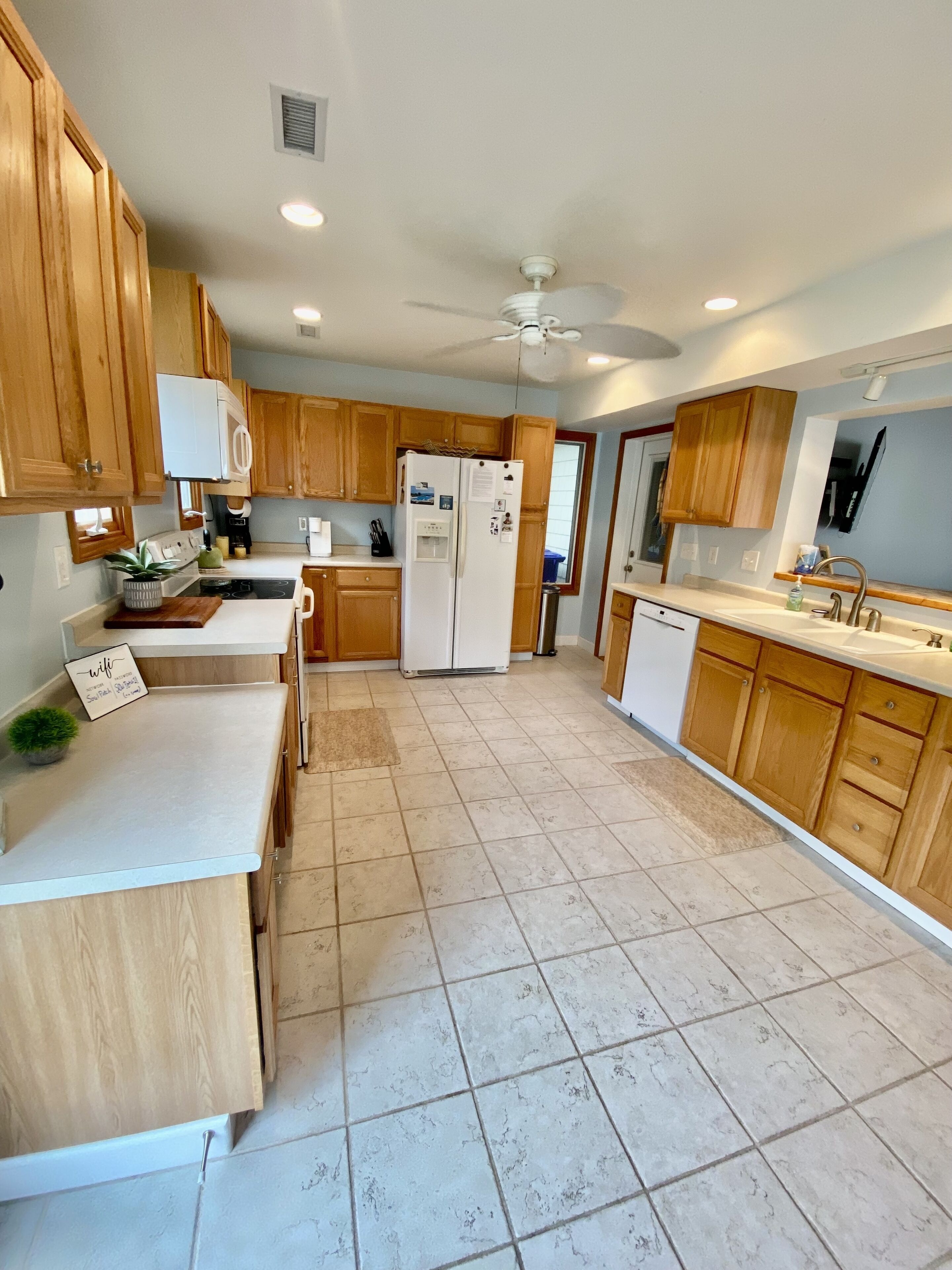 Cozy Beaufort Oasis w/ Hot Tub/Boat driveway