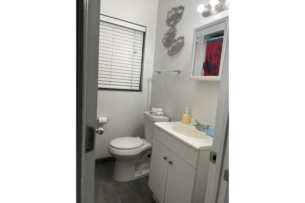 1 Bedroom Center of Hollywood