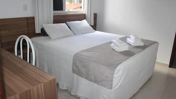 Quarto duplo standard | Frigobar, individualmente mobiliados, escrivaninha