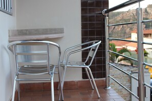 Minibar, individually furnished, desk, laptop workspace - Pousada Caminho dos Escravos (Diamantina)
