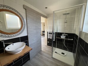 Shower, hair dryer - Modern and Bright Holiday Cottage between the Bay of Somme and the Picardy Coast (Bourseville)