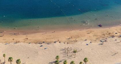 Home2Book Charming Apt Santa Cruz City Center