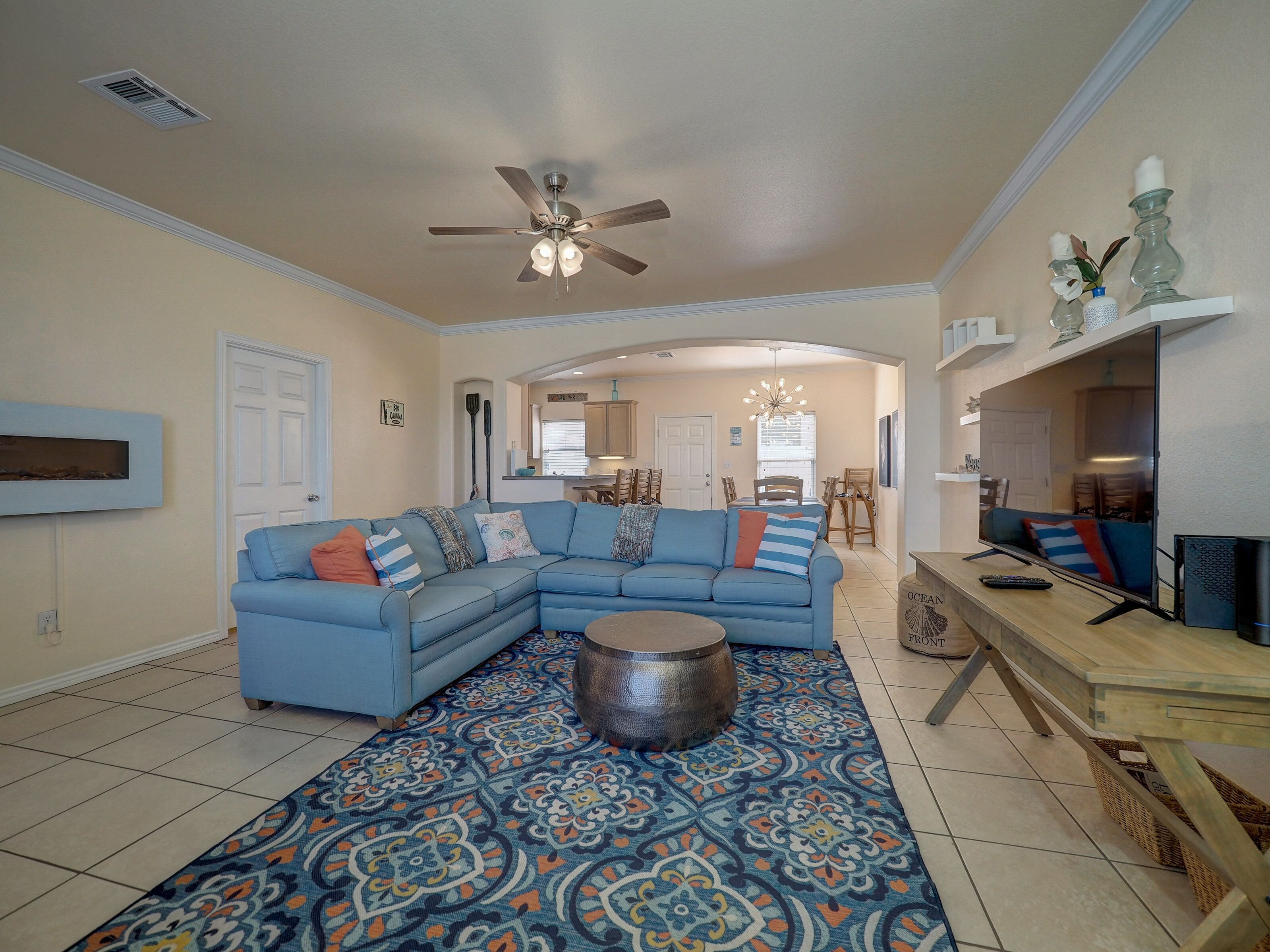 Smart-tv och eldstad