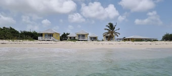 Harrys Cottages Cottage 5 Right on the Pink Sand