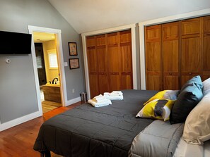 2 bedrooms, desk, free WiFi, bed sheets