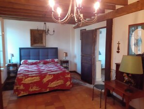 4 bedrooms, iron/ironing board, WiFi, bed sheets - Solognot farmhouse near the châteaux de la loire (Villemurlin)
