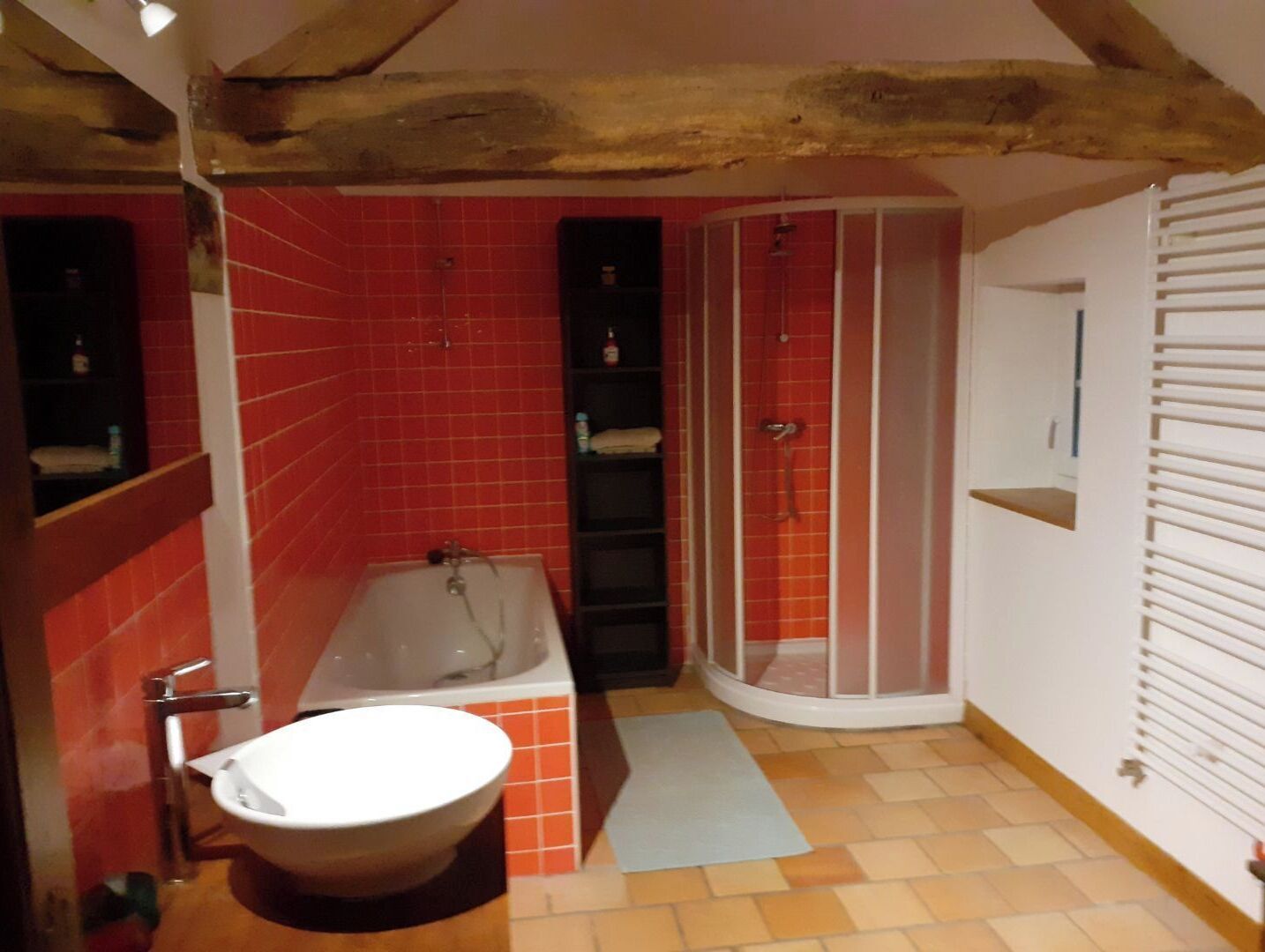 Bathtub, towels, toilet paper
