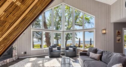 Stunning 4 Bedroom Lake Home close to everything!!