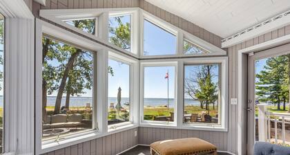 Stunning 4 Bedroom Lake Home close to everything!!
