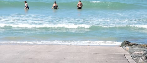 Plage à proximité, chaises longues