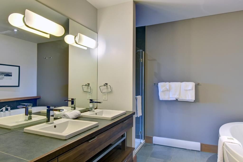 Deluxe Suite - View on Lake & 6 Min from Tremblant Versant Nord