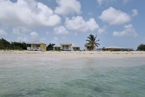 Beach - Captivating 1-bed Cottage in Codrington (Codrington)