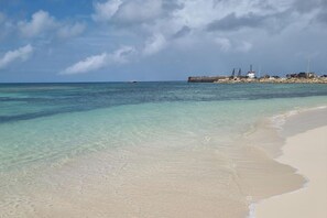 Beach - Captivating 1-bed Cottage in Codrington (Codrington)