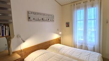 3 chambres, fer et planche Ă repasser, lit parapluie, accĂšs Internet