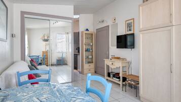 Télévision, livres, chaßne hi-fi