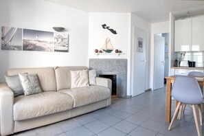 TV, ping pong - Apartment VALENE with swimming pool access (La Flotte)