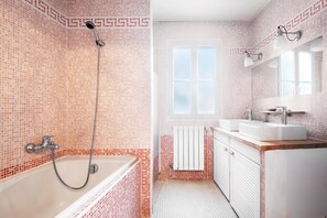 Douche, sèche-cheveux