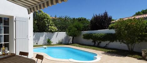 Een verwarmd zwembad