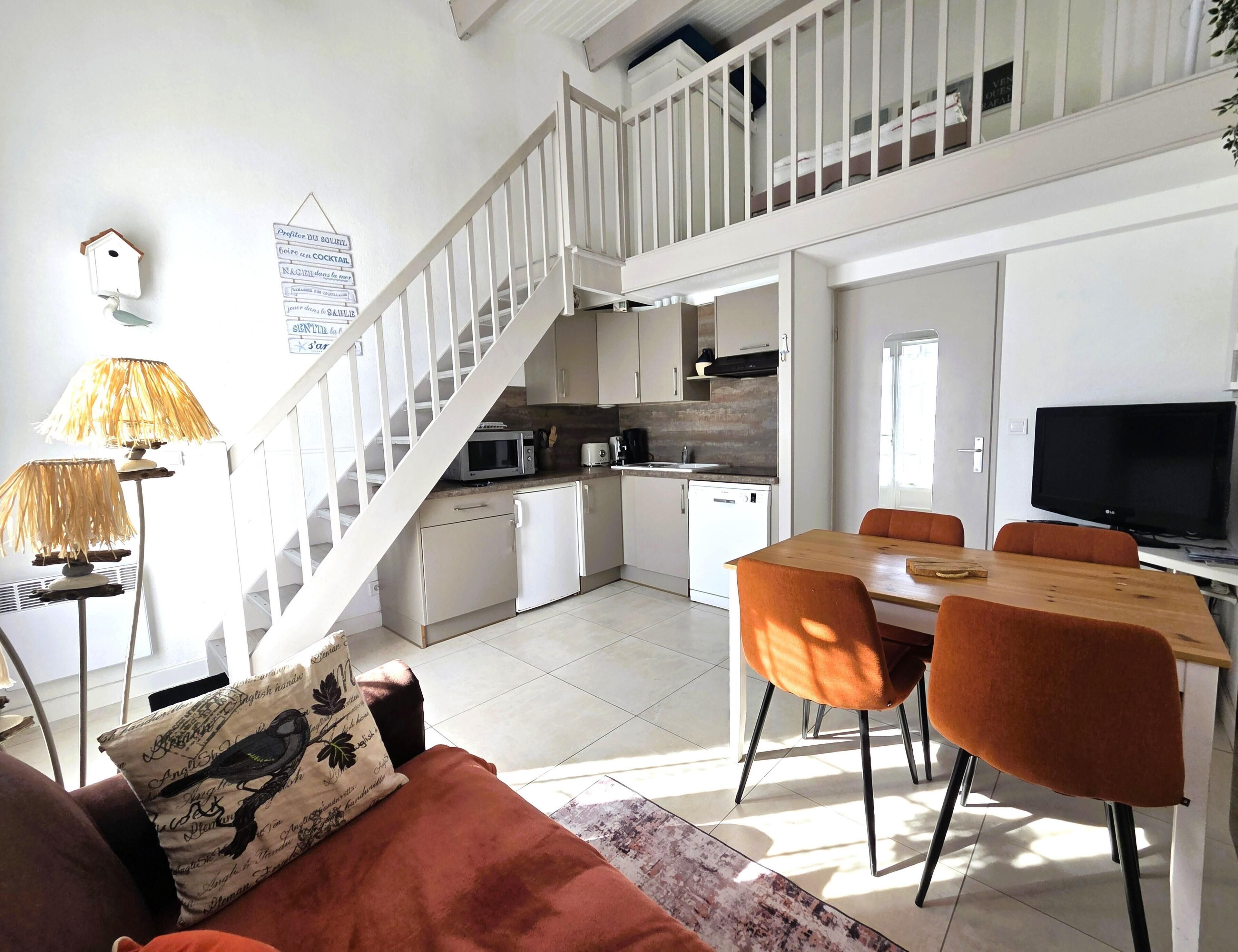 Télévision, lecteur de DVD, vidéothèque