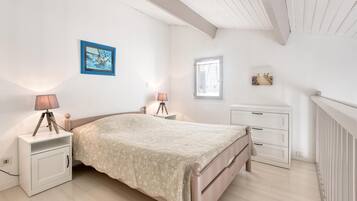 2 chambres, fer et planche Ă repasser, lit parapluie, accĂšs Internet