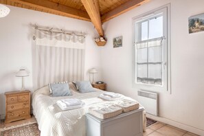 1 chambre, fer et planche Ă repasser, lit parapluie, accĂšs Internet