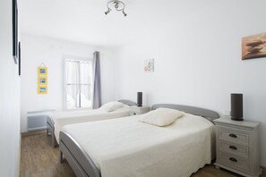 2 bedrooms, iron/ironing board, travel cot, Internet - . (Saint-Martin-de-Ré)