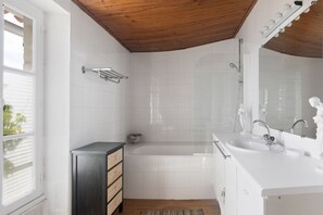 Douche, sèche-cheveux