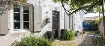 VIEUX PORCHE House .