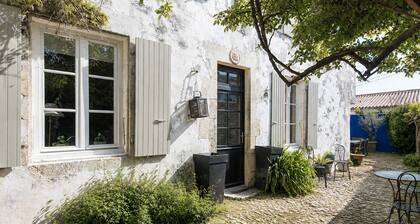 VIEUX PORCHE House .