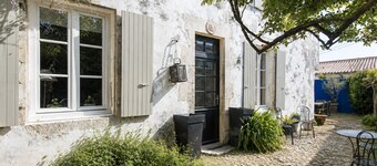 VIEUX PORCHE House .