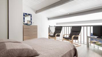 2 slaapkamers, een strijkplank/strijkijzer, reisbedje, internet