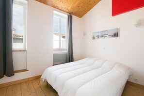 3 bedrooms, iron/ironing board, travel crib, internet - House LE PATIO with private jacuzzi (Le Bois-Plage-en-Ré)