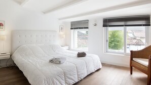 4 soverom, strykejern/-brett, reiseseng for barn og internettilgang