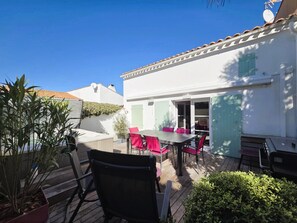 屋外ダイニングエリア