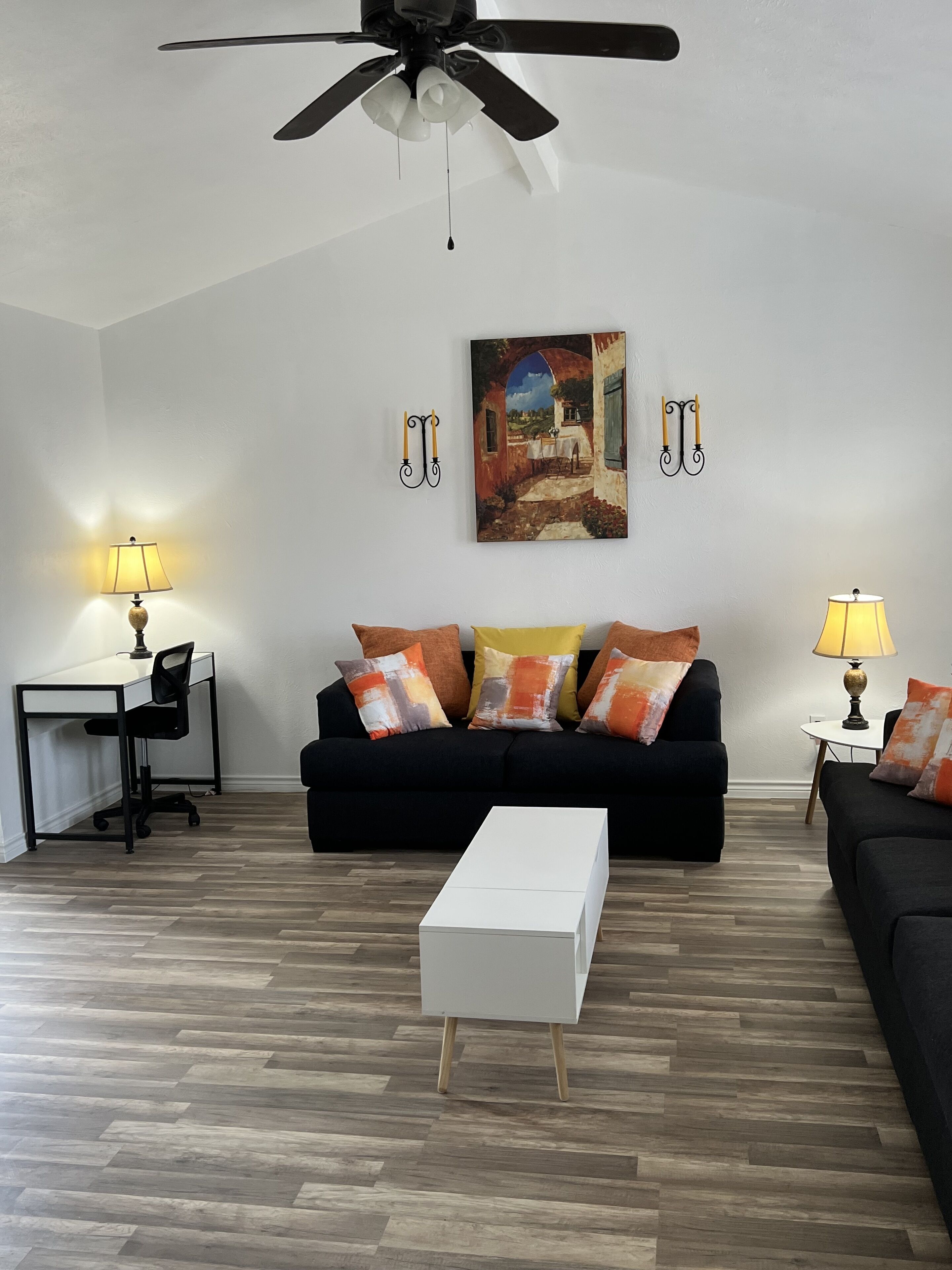 Hot Tub Casita, Game Room, Pool Table and Private yard