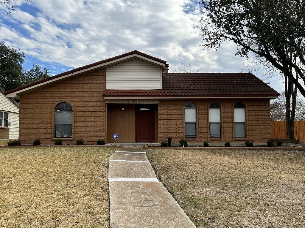 Hot Tub Casita, Game Room, Pool Table and Private yard