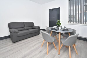 Lounge - Townhouse @ 101 Lord Street Crewe (Crewe)