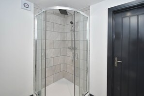 Superior Double Room, Shared Bathroom (With TV) | Bathroom - Townhouse @ 101 Lord Street Crewe (Crewe)