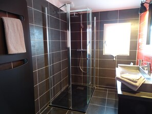 Douche, sĂšche-cheveux