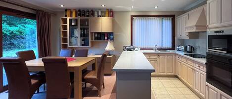 Geschirrspüler, Hochstuhl, Gefrierschrank