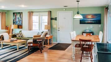 Grand Cottage | In-room dining