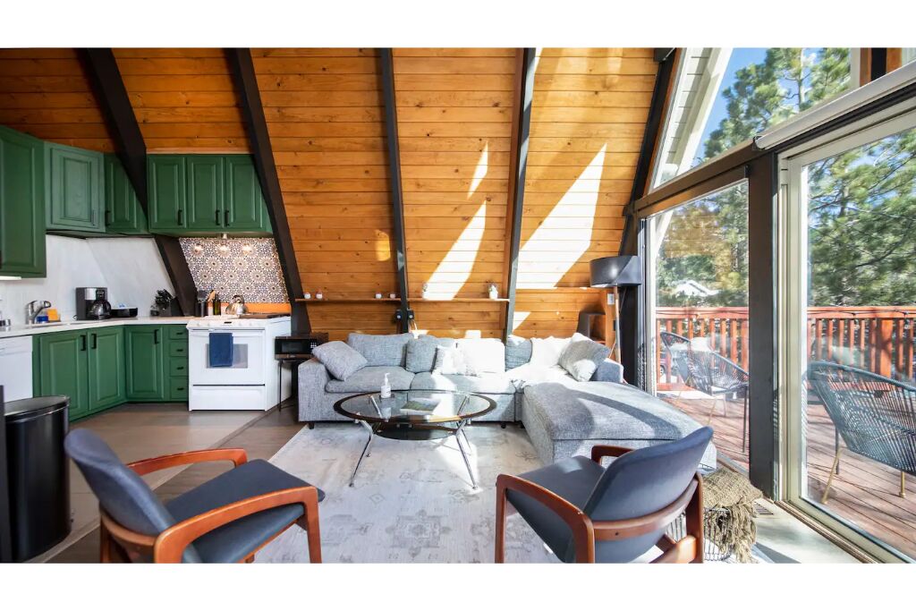 A-Frame cabin w/ game room, walking distance from Lake