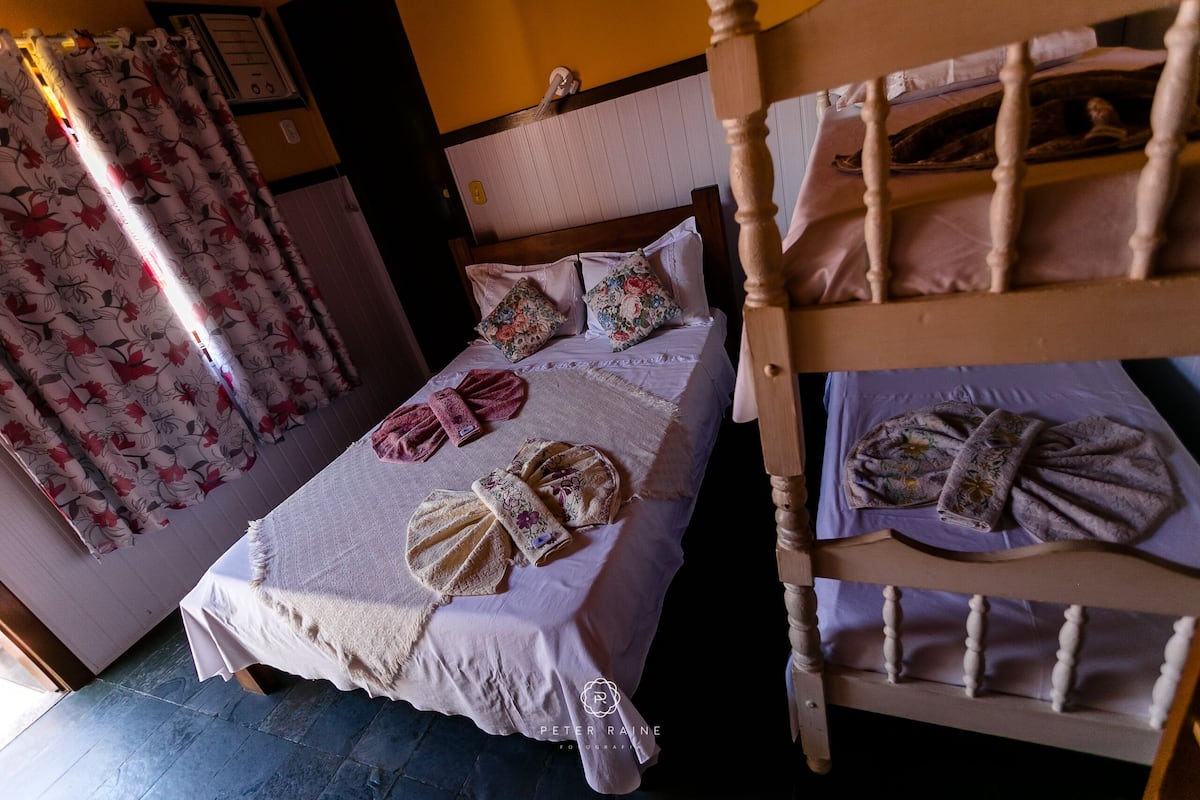 Habitación cuádruple estándar | Wifi gratis y ropa de cama 