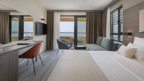 Junior Suite with Balcony | 迷你吧、客房內保險箱、書桌、筆電工作空間