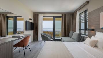Junior Suite with Balcony | Minibar, Zimmersafe, Schreibtisch, laptopgeeigneter Arbeitsplatz