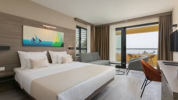Superior Double Room with Balcony and Sea View | Minibar, in-room safe, desk, laptop workspace